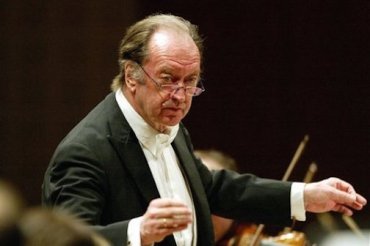 Nikolaus Harnoncourt conducting